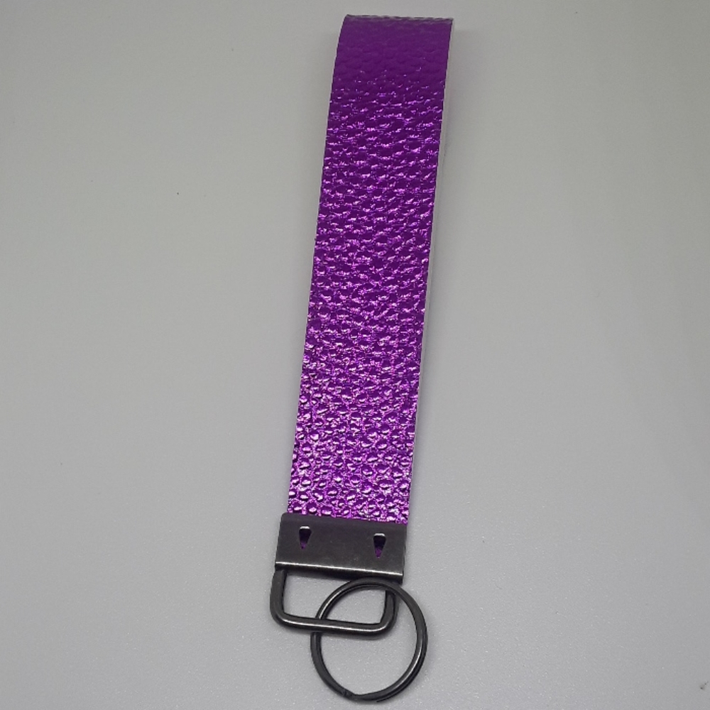 Purple wristlet keychain - Picture 3 of 3